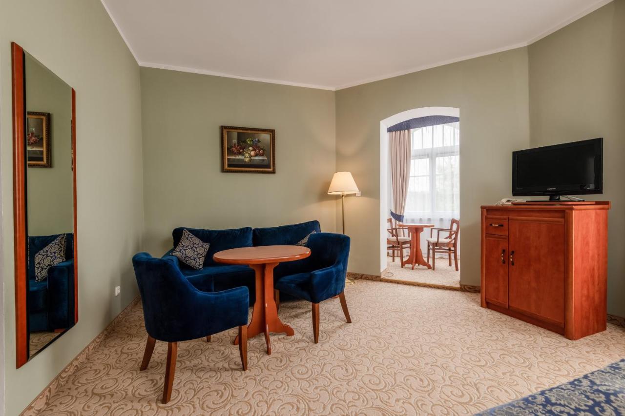 Large Double Room,1340678690:JPEG